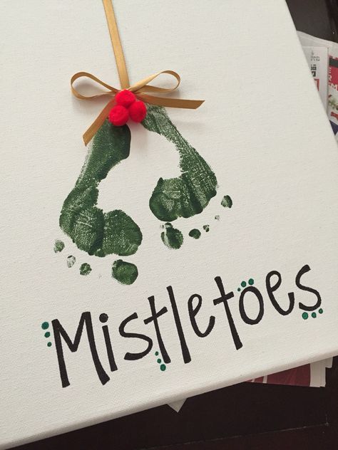 Footprint 'mistletoes'! Christmas craft for toddlers Christmas Craft Footprint, Diy Infant Crafts Ideas, Mistletoes Baby Footprint, Christmas Crafts Two Year Olds, Christmas Crafts For Toddlers 1-2, Toddler Mistletoe Craft, Baby First Christmas Footprint Art, Christmas Craft Kids Gifts, Rain Deer Footprint Craft