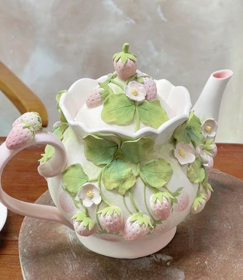 Ceramic Strawberry Pot, Flower Pot Pottery Ideas, Fairytale Ceramics, Ceramic Inspo Aesthetic, Cute Teapots, Teapot Ceramic Ideas, Tea Pot Ideas, Ceramic Teapots Ideas, Tea Pot Aesthetic