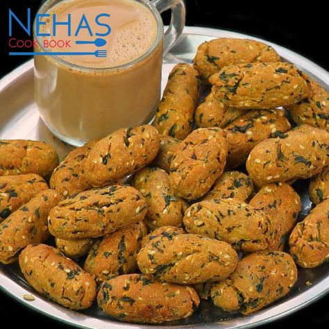 Methi Muthiya Recipe, Muthiya Recipe Indian, Methi Recipes Indian Dishes, Muthiya Recipe, Nashta Recipe, Methi Recipes, Gujarati Cuisine, Gujarati Snacks, Food Indian