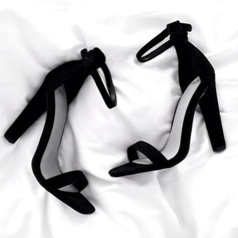 stylebymanda's photo on Instagram Black Heels Prom, Hak Tinggi, Heels Aesthetic, Heels Prom, Shoes Heels Classy, Prom Heels, Black Block Heels, Heels Classy, Skateboarder