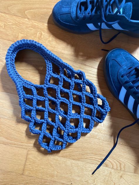 Crochet bag 
Handmade
Jeans
Net bag 
Borsa a rete Crochet Net Bag Tutorial, Crochet Jeans Bag, Tutorial Crochet Bag, How To Make Crochet Bag, Crochet Net Bag Pattern, Diy Net Bags, Crochet Ootd, Jean Crochet, Handmade Bags Crochet