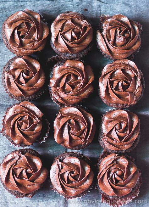 Fudgy Chocolate Cupcakes with Chocolate Fudge Frosting - The Novice Housewife Fudge Cupcakes, Chocolate Fudge Cupcakes, Ultimate Chocolate Cake, Cupcakes With Chocolate, Chocolate Ganache Frosting, Chocolate Fudge Frosting, Chocolate Frosting Recipes, Keto Chocolate Cake, Fudge Frosting