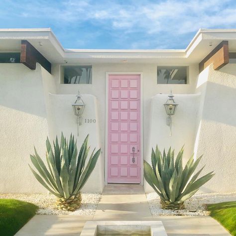 Lindsey Ellis Beatty (@lindseyellisbeatty) • Instagram photos and videos Mid Century Palm Springs, Spring Architecture, Palm Springs Decor, Palm Springs Aesthetic, Palm Springs Bachelorette, Feeling Grateful, Pink Door, Mid Century Modern Wall Art, Mid Century Modern Walls