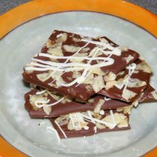 Potato Chip Bark, Peanut Butter Pretzel Bark, Pretzel Bark Recipes, Pretzel Bark, Bark Recipes, Peanut Brittle Recipe, Butter Potatoes, Brittle Recipes, Peanut Butter Pretzel