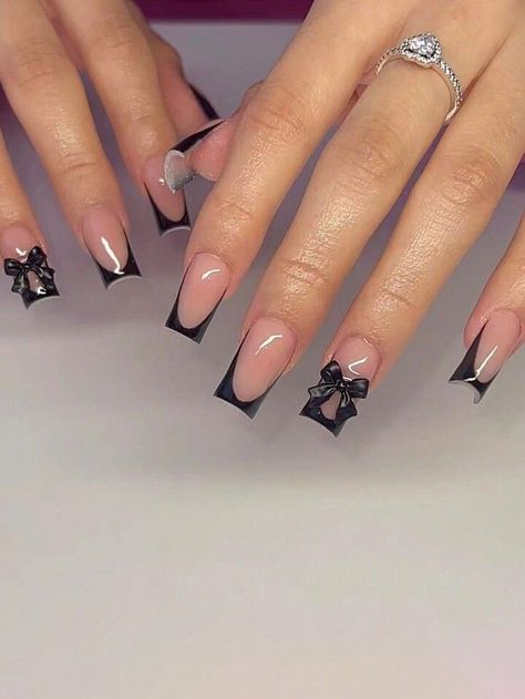 nude nails with black french tips and a black bow on the ring finger Baddie Medium Nails, Black Bow Nails, Short Black Square Nails, Medium French Tip Acrylic Nails, Short Acrylic Nails French, Bow Nail Designs, Black Acrylic Nails, Hard Nails, Nagel Tips