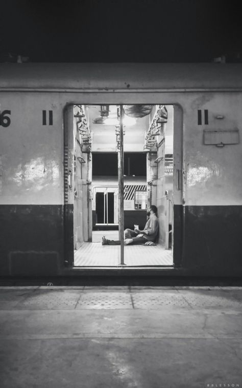 Local Train Aesthetic, Local Train Mumbai Photography, Indian Local Train, Chennai City Photography, Chennai Illustration, Namma Chennai, Mumbai Local, Indian Railway Train, Street Style India