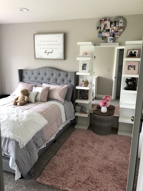 Gray Bed Girls Bedroom, Gray Pink Room Ideas, Room Ideas With Gray Bed, Gray And Light Pink Bedroom Ideas, Room Ideas Aesthetic Gray And Pink, Light Pink Grey And Black Bedroom, Pink And Grey Aesthetic Bedroom, Pink And Gray Teenage Girl Bedroom, Room Decor Bedroom Pink And Grey