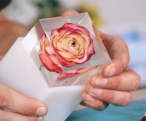 Resin Flower Paperweight Diy, Flowers In Epoxy Resin Diy, Resin With Wedding Flowers, Diy Resin Flowers How To Make, Resin Encased Flowers, How To Make Resin Paperweights, How To Put Dried Flowers In Resin, Resin Flower Sphere, Resin Casting For Beginners