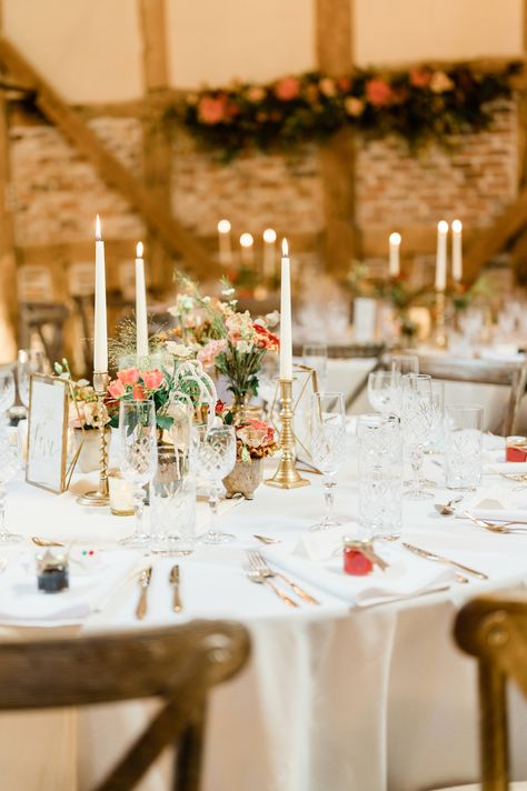 Elegant round table decor in barn venue. Round Table Flowers Wedding, Round Table Flower Decor, Table Setting For Round Table, Boho Wedding Tablescape Round, Elegant Round Table Wedding Decor, Table Settings Round Tables, Wedding Breakfast Tables, Wedding Tablescapes Round Tables, Round Table Tablescapes