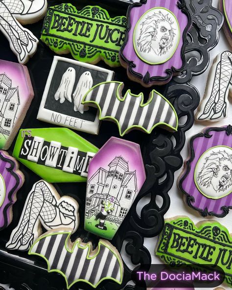 Beetlejuice Cookies Royal Icing, Beetlejuice Sugar Cookies Decorated, Beetlejuice Decorated Cookies, Beetlejuice Sugar Cookies, Beetle Juice Cookies, Beetlejuice Cookies Decorated, Twilight Cookies, Beetlejuice Desserts, Beetlejuice Treats