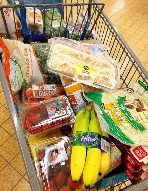 How I stick to a $70/Week Grocery Budget - The (mostly) Simple Life Shopping Food Market, Budget Grocery List, Groceries Shopping, Tricep Pushdown, How To Eat Healthy, Grocery Supermarket, Shopping Food, Grocery Budget, Sleepover Food