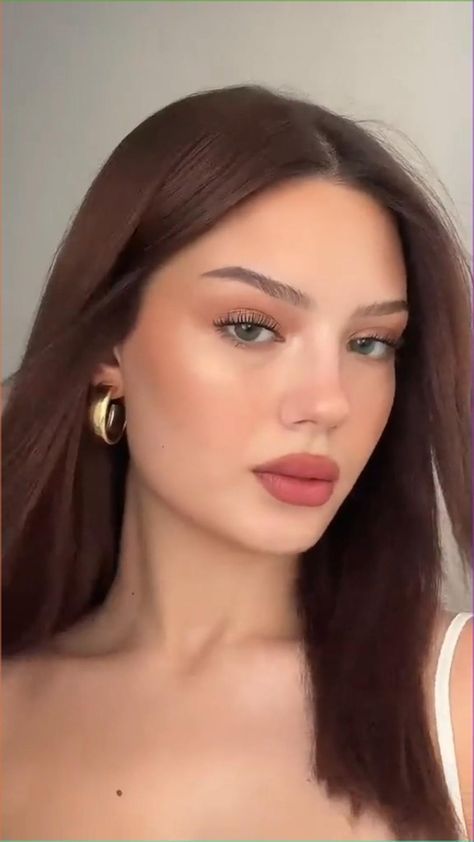 Makeup Teenager, Teenage Makeup, Flawless Makeup Tutorial, Makeup Tutorial Easy, Quick Makeup Routine, Latte Makeup, Simple Makeup Look, Quick Makeup Tutorial, Looks Kylie Jenner