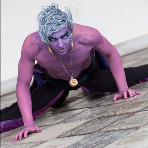 Sexy male Ursula. Ursula Genderbend, Male Ursula, Genderbent Cosplay, Ursula Cosplay, Hot Nerd, Disney Dudes, Disney Villain Costumes, Ursula Costume, Villain Costumes