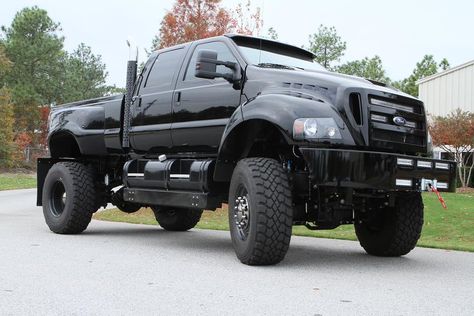 Ford F650 Super Truck. I WANT as my "fun" Vehicle. No need to worry about parking it I'd just park it in any space I damn we'll pleased vacant or not lol Ford F650, Truck Girl, 6x6 Truck, Lifted Chevy Trucks, Jacked Up Trucks, Truck Yeah, Big Boy Toys, Ford Super Duty, Big Boss