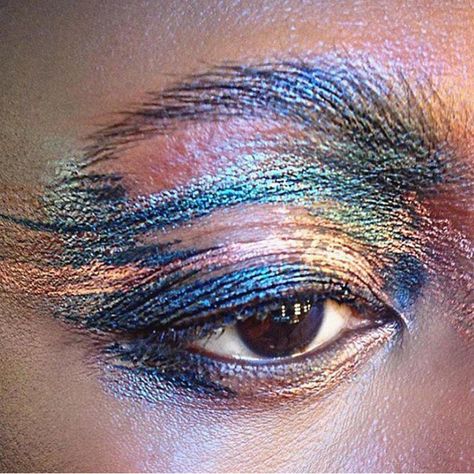 Shimmery Eye Makeup, Mod Makeup, Metallic Eyes, Painted Faces, Character Makeup, Beauty Inspo, Oil Slick, Eye Makeup Art, Fantasy Makeup