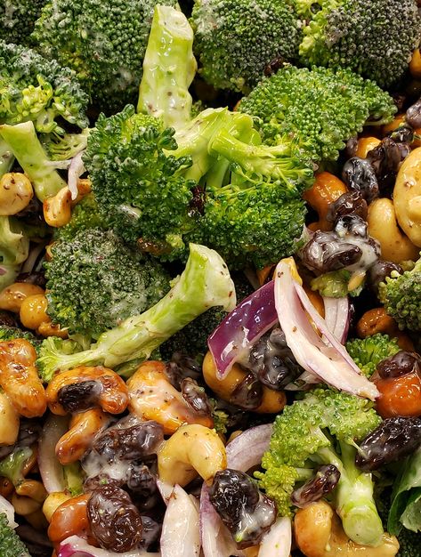 Broccoli Salad with Cashew Nuts and Bacon Recipe Broccoli Salad With Cashews, Broccoli Salad Healthy, Salad With Cashews, Brócoli Salad, Rosemary Pork Tenderloin, Southern Salad, Cashew Salad, Cashew Recipes, Breaded Pork Chops