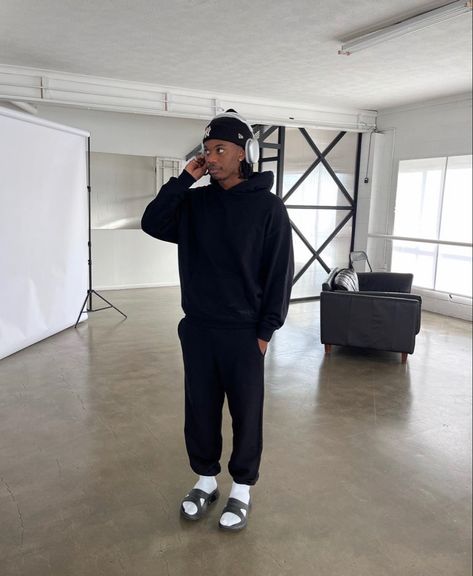 All Black Streetwear Outfit Men, Black Joggers Outfit, Mens Joggers Outfit, Streetwear Outfit Men, Fire Clothes, Influencer Lifestyle, Black Men Fashion Urban, Streetwear Inspiration, Black Streetwear