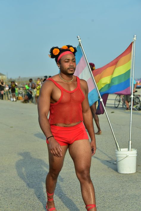 Chromat Shows Swimwear For Trans, Nonbinary, and Queer People on a Feel-Good Runway at the Beach Nonbinary Street Style, Transmasc Photoshoot, Queer Swimwear, Nonbinary Swimwear, Cute Traveling Outfits, Chic Travel Style, Inclusive Swimwear, Capsule Wardrobe List, Trans Nonbinary