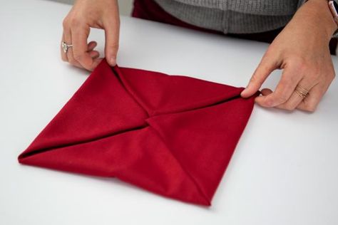 Folding Napkins With Rings Christmas, Paper Napkin Folding Ideas Christmas, Cloth Napkin Folding Ideas, Holiday Napkin Folding, Christmas Napkin Folding Tutorials, Christmas Napkin Folding Ideas, Ways To Fold Napkins, Christmas Linen Napkins, Towel Folds