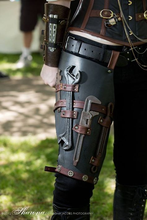 steamxlove:  Sharona Jacobs Photography Moda Medieval, Kule Ting, Mode Steampunk, Steampunk Festival, Style Steampunk, Steampunk Cosplay, Idee Cosplay, Steampunk Diy, Steampunk Accessories