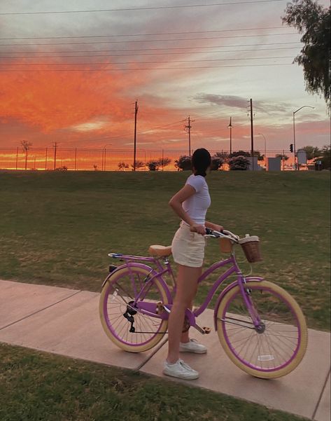 Riding Bikes On The Beach Aesthetic, Summer Bicycle Aesthetic, Bike Riding Photoshoot, Bike Pictures Aesthetic, Bikecycle Aesthetic, Cute Biking Outfit Summer, Sunset Bike Ride Aesthetic, Bike Pics Aesthetic, Cute Bike Aesthetic