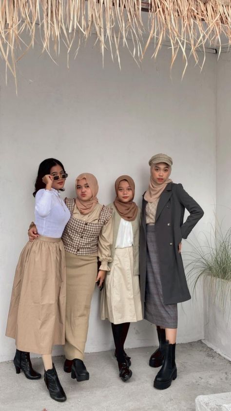 Vintage Hijab Outfit 90s, Outfit Rok Coklat, Yearbook Outfit Ideas Vintage, Style Monokrom, Ootd Vintage 90s Hijab, Ootd Retro 90s Hijab, Retro Style Hijab 90s, Ootd Retro Hijab, Peaky Blinders Outfit Women