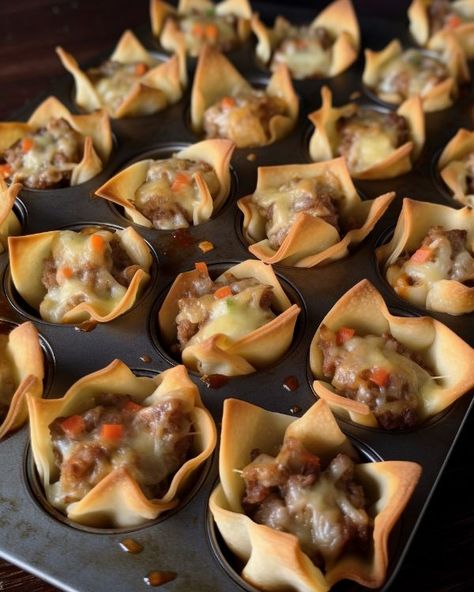 I swear I'm in appetizer heaven! These wonton bites went so fast at the last potluck. Need to double the recipe next time! Wonton Bites, Wonton Appetizers, Finger Sandwich, Cheese Wontons, Showers Ideas, Wonton Recipes, Layer Dip, Appetizers Easy Finger Food, Best Appetizer Recipes