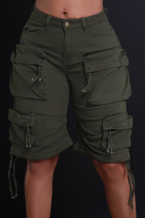 97% Cotton, 3% Spandex | Inseam: 11" | Model Wearing A Size Small | Runs True To Size Make yourself known and stand out with these stylish cargo shorts, featuring a high-rise waist, a zippered closure, front and rear pockets, and a longline adjustable drawstring hemline with a loose fit and multiple cargo pockets. Papyrus Cosplay, Cargo Shorts Outfit, Cargo Bermuda Shorts, Safari Outfit, Military Shorts, Cargo Shorts Women, Short Cargo, Camouflage Outfits, Earth Wind