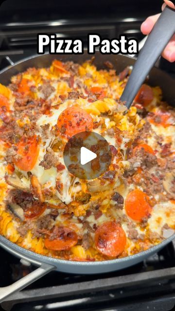 Supreme Pizza Pasta Bake, Halloween Pasta Dishes, Supreme Pizza Pasta, Pizza Dishes, Pizza Pasta Casserole, Pizza Pasta Recipe, Pizza Casserole Recipe, Budget Dinners, Pizza Pasta Bake