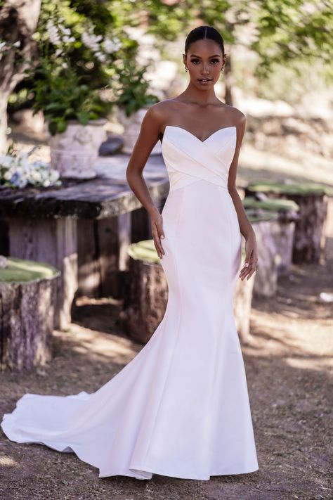 R3608 Romance Wedding Dress, Allure Romance, Allure Wedding Dresses, Girls Bridesmaid Dresses, Essense Of Australia, Fit And Flare Wedding Dress, Wedding Dresses Beaded, Allure Bridal, Best Wedding Dresses