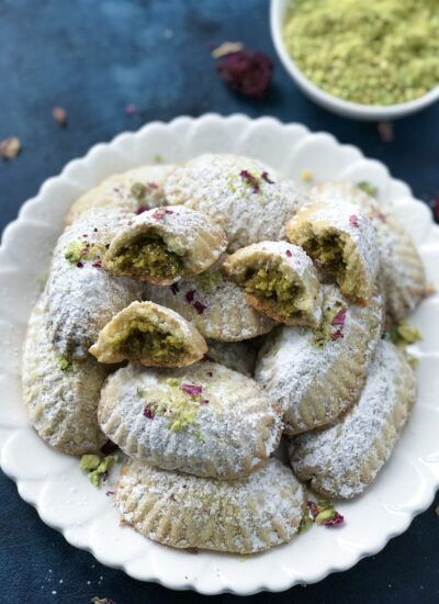 Mamoul Cookies, Maamoul Cookies, Persian Cookies, Ramadan Cookies, Arabisk Mad, End Of Ramadan, Lebanese Desserts, Desserts Thanksgiving, Ramadan Desserts