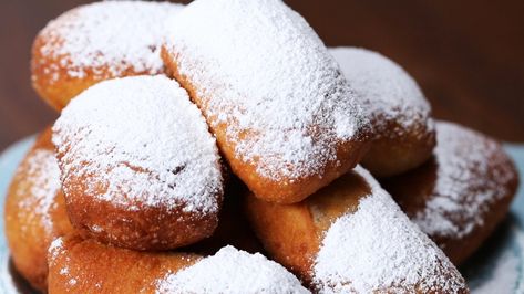 Peach Cobbler Stuffed ‘Beignets’ Recipe by Tasty Stuffed Beignets, Tastemade Dessert, Dessert Videos, Dessert Party, Tasty Videos, Peach Cobbler, Beignets, Cobbler, Diy Food Recipes