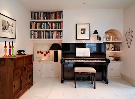 9 inspiring Keyboard/ Piano placement ideas | homify Keyboard In Room, Piano Placement In Living Room, Piano In Living Room, Piano Living Rooms, Distressed Floors, Staircase Styles, Living Room Goals, Piano Keyboard, Keyboard Piano