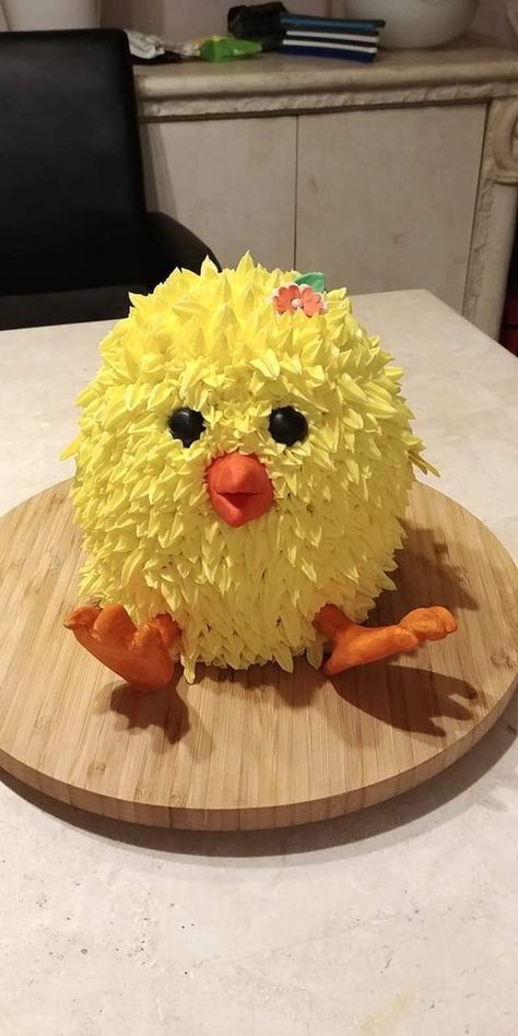 17 Farm Animal Cakes & Desserts - XO, Katie Rosario Chicken Smash Cake, Chicken Cake Ideas, Chicken Theme Cake, Chicken Cakes Birthday, Chicken Cake Design, Cute Animal Cakes, Chicken Birthday Cake, Easter Cake Pop, Easter Lunch Ideas