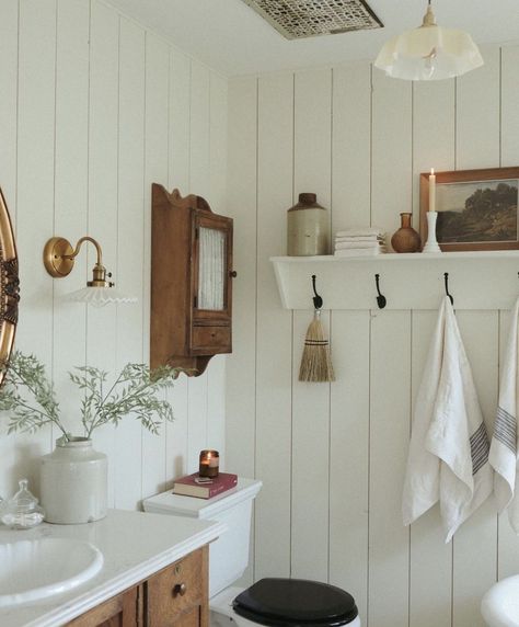 Delilah Loeppky, English Cottage Bathroom, Country Cottage Bathroom, Bathroom Cottage, Cottage Style Bathrooms, Cottage Bathroom Ideas, Dream Country, Swiss Coffee, Cabin Bathrooms