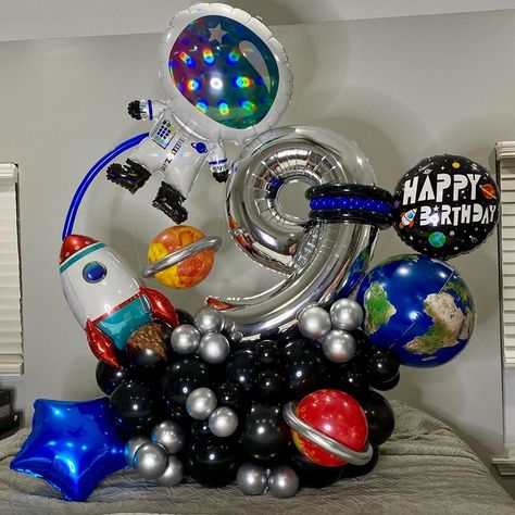 Happy Balloons, Space Theme Party, Its A Boy Balloons, Astronaut Birthday, Balloon Garland Diy, Balloon Stands, Fiesta Decorations, Diy Balloon Decorations, Balloon Arrangements