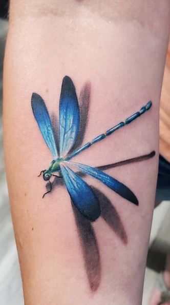 Dragonfly 3d Tattoo, Colored Dragonfly Tattoo For Women, Realistic Dragonfly Tattoo Design, Beautiful Dragonfly Tattoo, Dragonfly Tatoos Ideas, Orange Dragonfly Tattoo, Blue Dragon Fly Tattoo, Colour Dragonfly Tattoo, Watercolour Dragonfly Tattoo