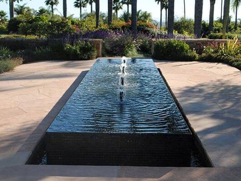 Water fountains and why they’re a great addition to every garden Landscape Edging Stone, Backyard Water Fountains, Modern Water Feature, Kolam Air, Water Fountain Design, Fountain Ideas, Kolam Koi, Taman Air, Modern Fountain