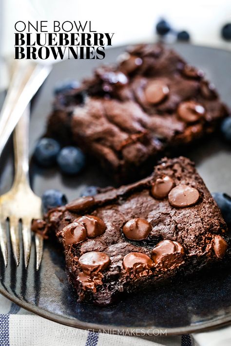 Blueberry Brownies Recipes, Blueberry And Chocolate Recipes, Blueberry Chocolate Dessert, Blueberry Brownies, Squares Recipes, Coconut Blueberry, Brownies Recipes, Choco Chocolate, Blueberry Crisp