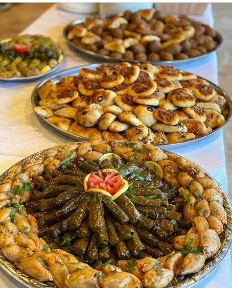 Finger Food Buffet, Wedding Buffet Food, Syrian Food, Arabian Food, Food Buffet, Catering Ideas Food, Party Food Buffet, Party Food Platters, Lebanese Recipes