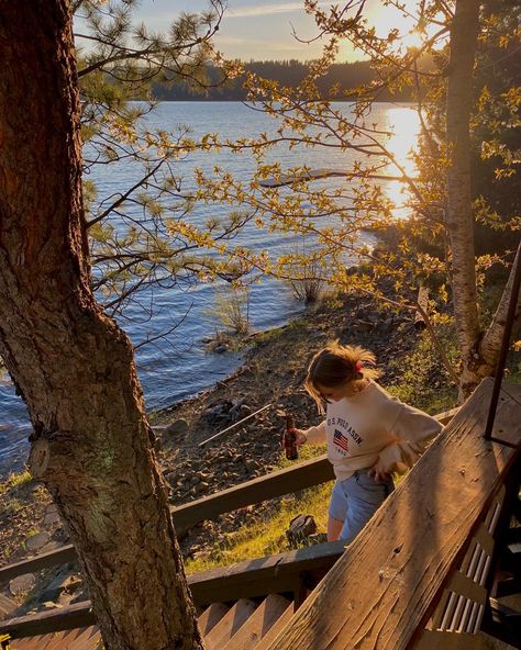 Lake photo girl on dock summer time Lake House Photo Ideas, Cottage Pictures Ideas, Lakehouse Aesthetics, Lakehouse Photoshoot, Renovation Photoshoot, Lake House Aesthetic Summer, Lakehouse Aesthetic, Tom Lake, 2024 Aspirations