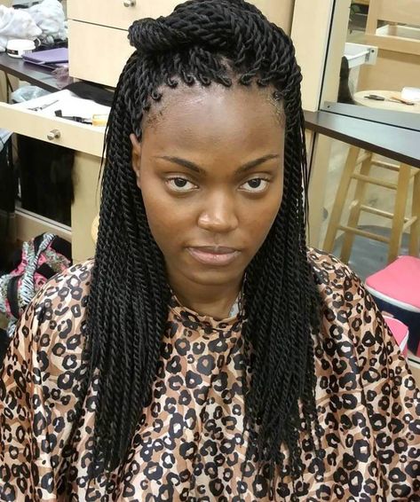 Half Updo For Medium Senegalese Twists Short Senegalese Twist, Senegalese Braids, Crochet Senegalese Twist, Senegalese Twist Styles, Senegalese Twist Crochet Hair, Medium Natural Hair Styles, Senegalese Twist Braids, Senegalese Twist Hairstyles, Senegalese Twists