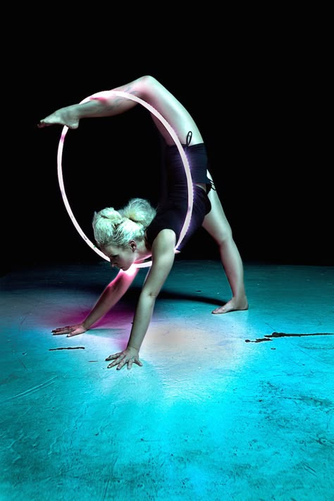 Led Hula Hoop, Hula Hoop Dance, Uk Life, Hula Hoop Workout, Hoop Dance, Hoop Dreams, Hula Hoops, Partner Yoga, Animal Education