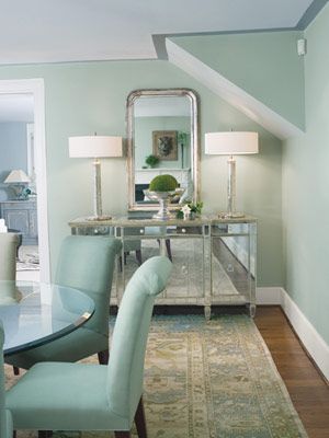 Green Dining Room, Green Kitchen Cabinets, Beautiful Dining Rooms, Mirror On The Wall, Luxe Interiors, Interior Design Magazine, Chic Interior, Mirrored Furniture, Oushak Rugs