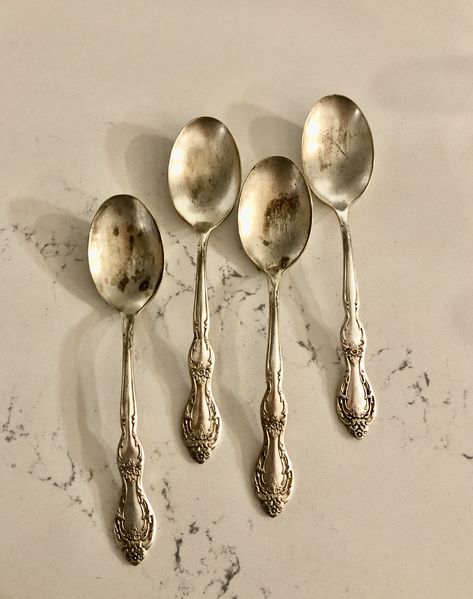 Vintage Wm Rogers Silverplate IS Soup Spoons-Set of 4 Tea Spoons Vintage, Spoon Tattoo, Wedding Silverware, Wedding Flatware, Gift Set Packaging, Coffee Cup Photo, Vintage Tea Sets, Antique Spoons, Painting Reference