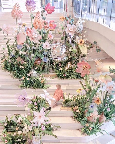 Hana Form (@hanaform) posted on Instagram • May 1, 2022 at 12:02am UTC Flowers Installation, Flowers Display, Events Decorations, Jewelry Store Displays, Exhibition Ideas, Floral Installations, Visual Merchandising Displays, Wedding Post, Dream Wedding Decorations