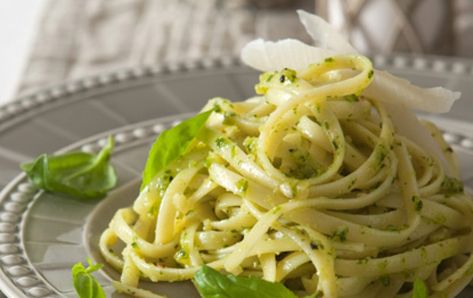 Linguine Al Pesto - San Remo Recipes Using Pesto, Tagliatelle Carbonara, Spinach Pesto Pasta, Spinach Basil Pesto, Creamy Avocado Pasta, Sauce Pesto, Basil Pesto Recipes, Cilantro Pesto, Pasta Al Pesto