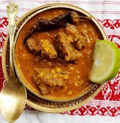 Daal Gosht Recipe (Mutton Curry With Lentils) Dhal Gosht Recipe, Dal Ghost Recipe, Hyderabadi Cuisine, Vindaloo Recipe, Ramadan Recipe, Ramadan Ideas, Regional Recipes, Pakistan Food, Keema Recipes