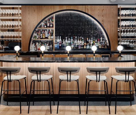 Casa La Palma Remixes Mid-Century Modern Cues | Designlines Magazine Bar Space, Cocktail Serving, Toronto Restaurants, Home Bar Designs, Rooftop Patio, Modern Restaurant, Bentwood Chairs, Boutique Interior, Modern Bar