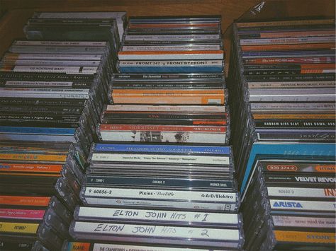 #trendy #vsco #vscocam #vscofilter #aesthetic #retro #grunge #cd #90s Vintage Aesthetic Retro, Cd Aesthetic, Old Cd, Cd Collection, Perks Of Being A Wallflower, 90s Aesthetic, Music Aesthetic, Pretty Photos, Coldplay